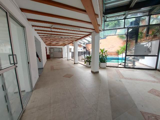 Casa Comercial en Arriendo