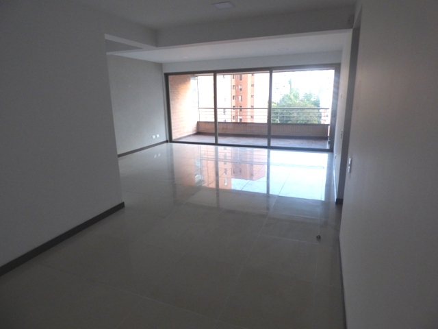 3 Habitaciones Habitaciones, ,4 BathroomsBathrooms,Apartamento,En Arriendo,1055